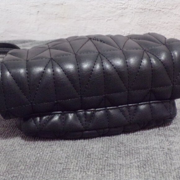 Forever 21 Crossbody Black Quilted Style w/Gold Accents Adj Strap - Picture 4 of 7